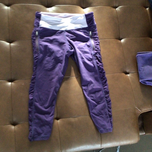 Lululemon pants, like new condition, size 6 - Picture 1 of 3